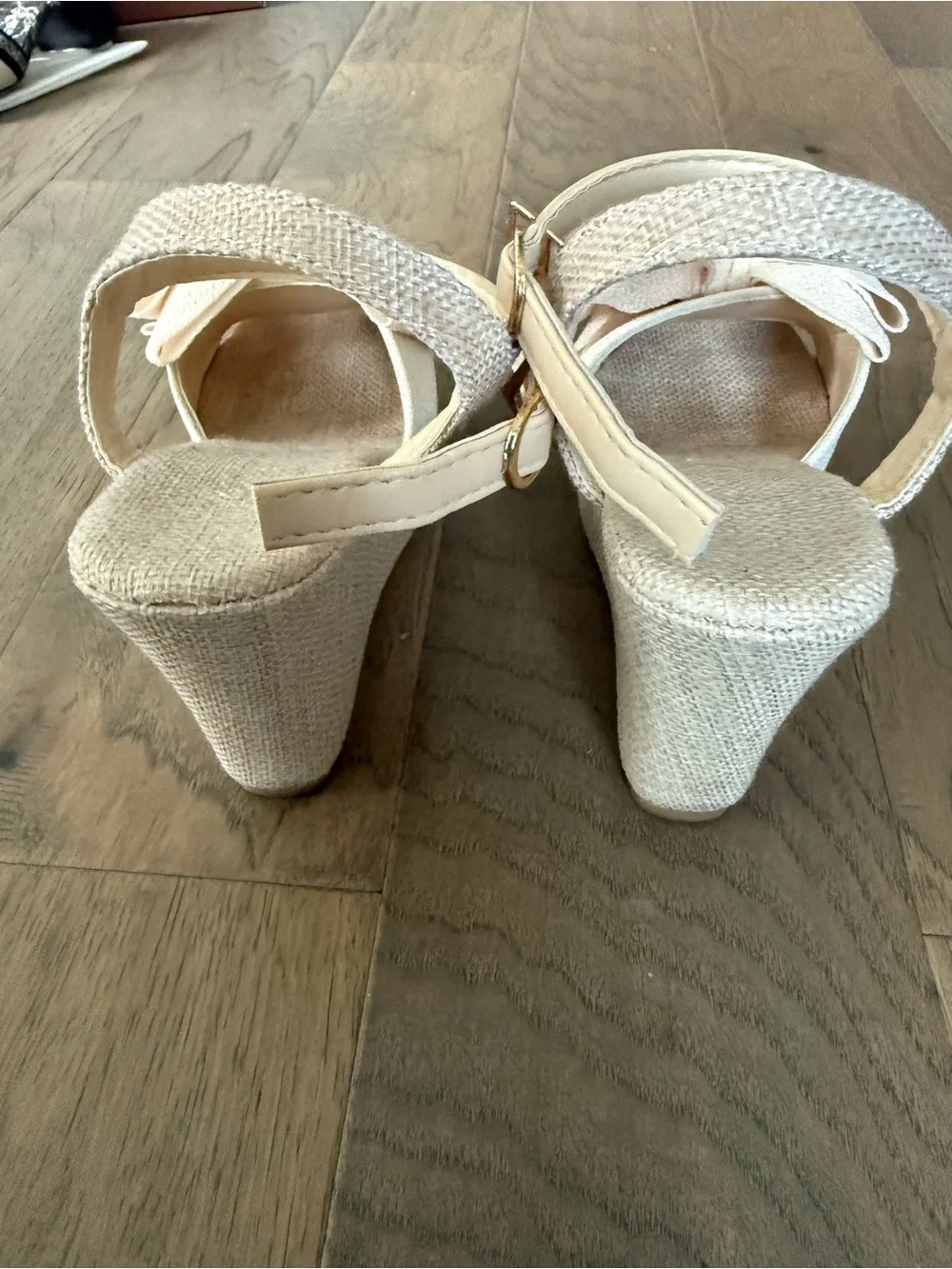 SHEIN Cream Bow Wedge Sandals 6 worn in house for a few hours